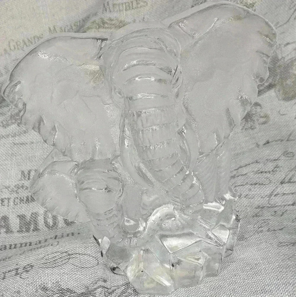 Crystal Elephant - Picture 1 of 4